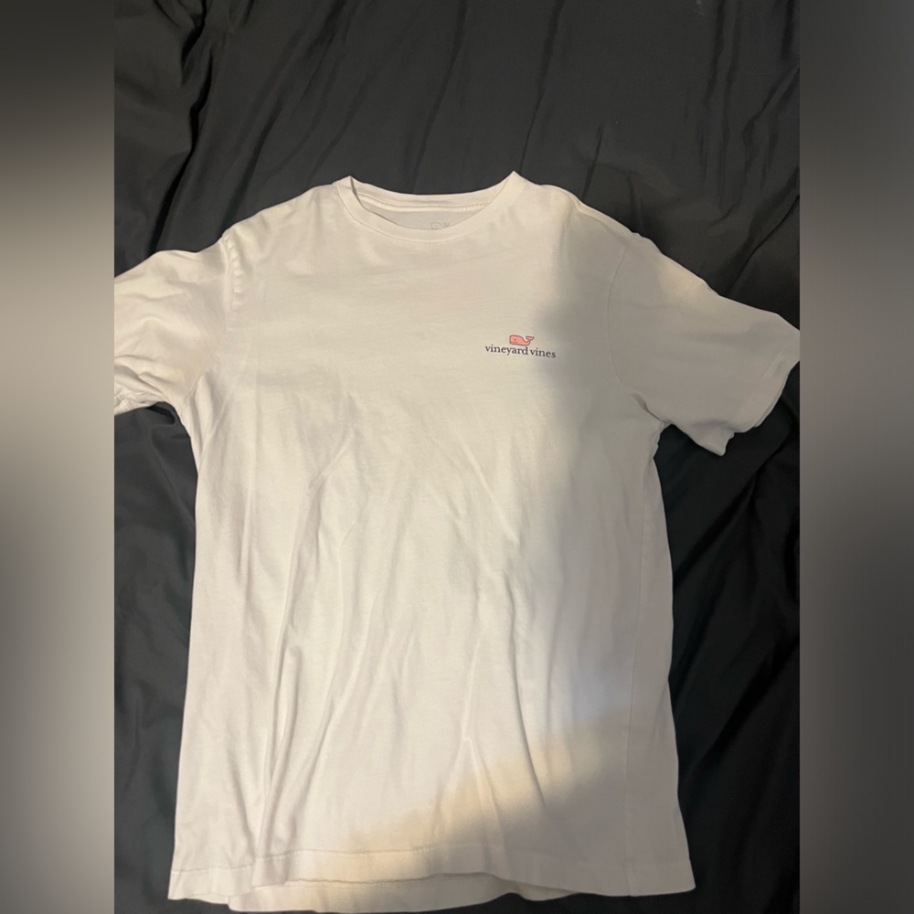 Vineyard Vines White t shirt